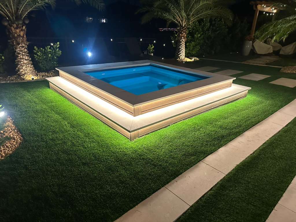 Neblina fiberglass spa